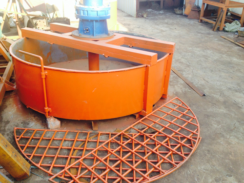 紅色盤式攪拌機(jī)